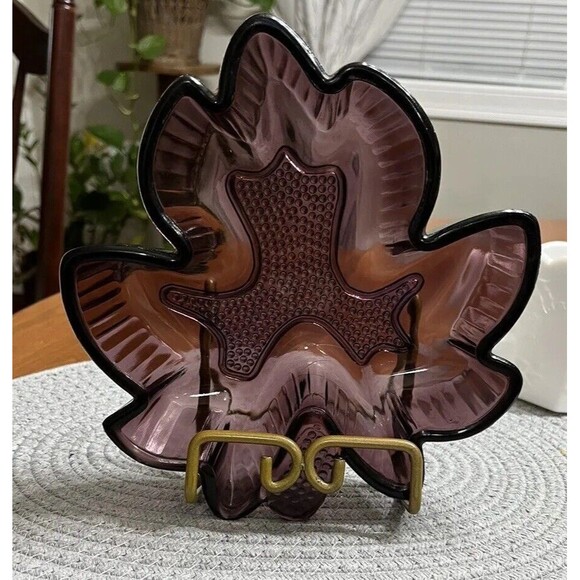 Vintage Amethyst Glass Leaf Shaped Trinket Dish. Grannycore/ Cottagecore - Picture 1 of 7
